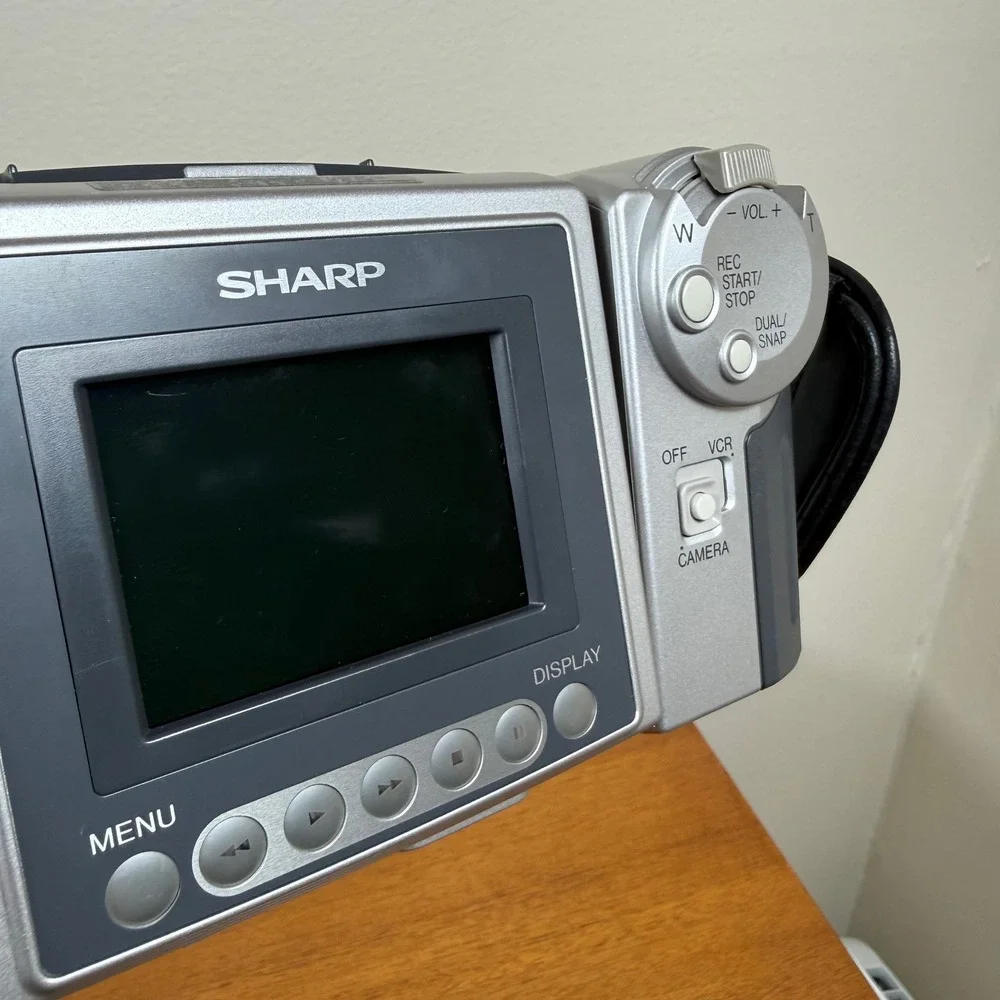 Sharp Viewcam VL-AH151 Hi8 Camcorder 400x Digital Zoom w/ Accessories No Battery